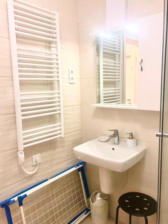 Sweet Home Apartman , 30Sqm Studio, Free Private Parking, Mountain View, Balcony, 20 Min From Downtown بودابست المظهر الخارجي الصورة