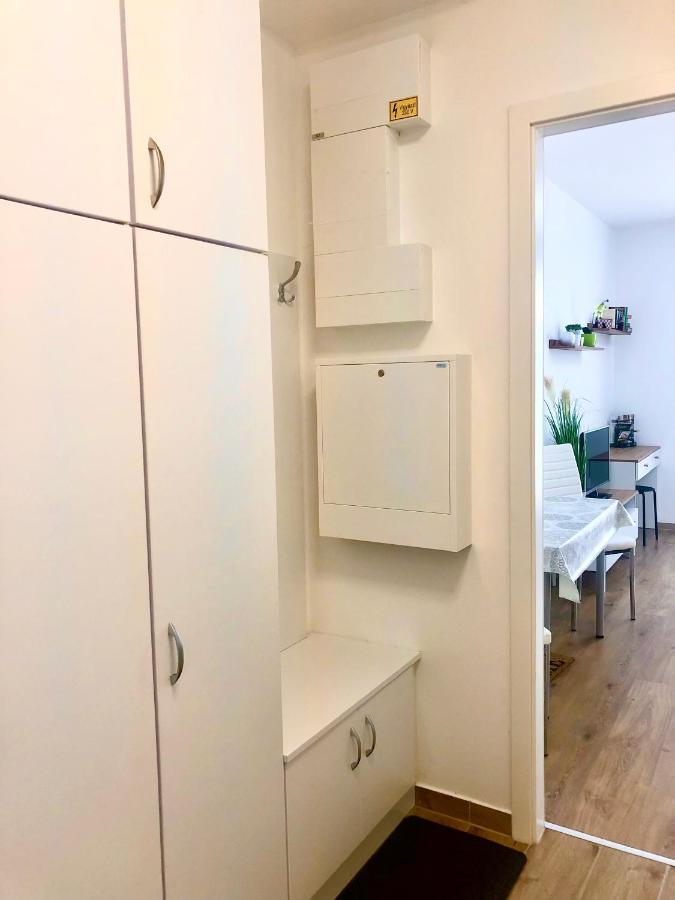 Sweet Home Apartman , 30Sqm Studio, Free Private Parking, Mountain View, Balcony, 20 Min From Downtown بودابست المظهر الخارجي الصورة