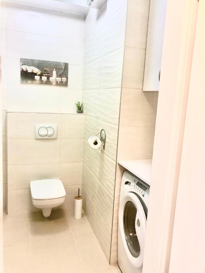 Sweet Home Apartman , 30Sqm Studio, Free Private Parking, Mountain View, Balcony, 20 Min From Downtown بودابست المظهر الخارجي الصورة