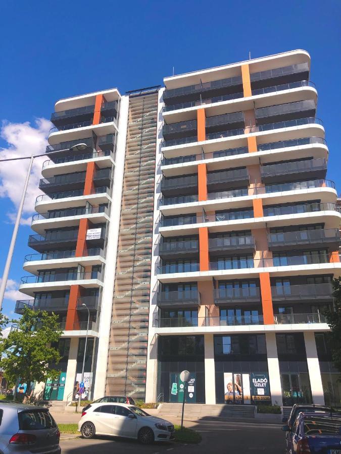 Sweet Home Apartman , 30Sqm Studio, Free Private Parking, Mountain View, Balcony, 20 Min From Downtown بودابست المظهر الخارجي الصورة