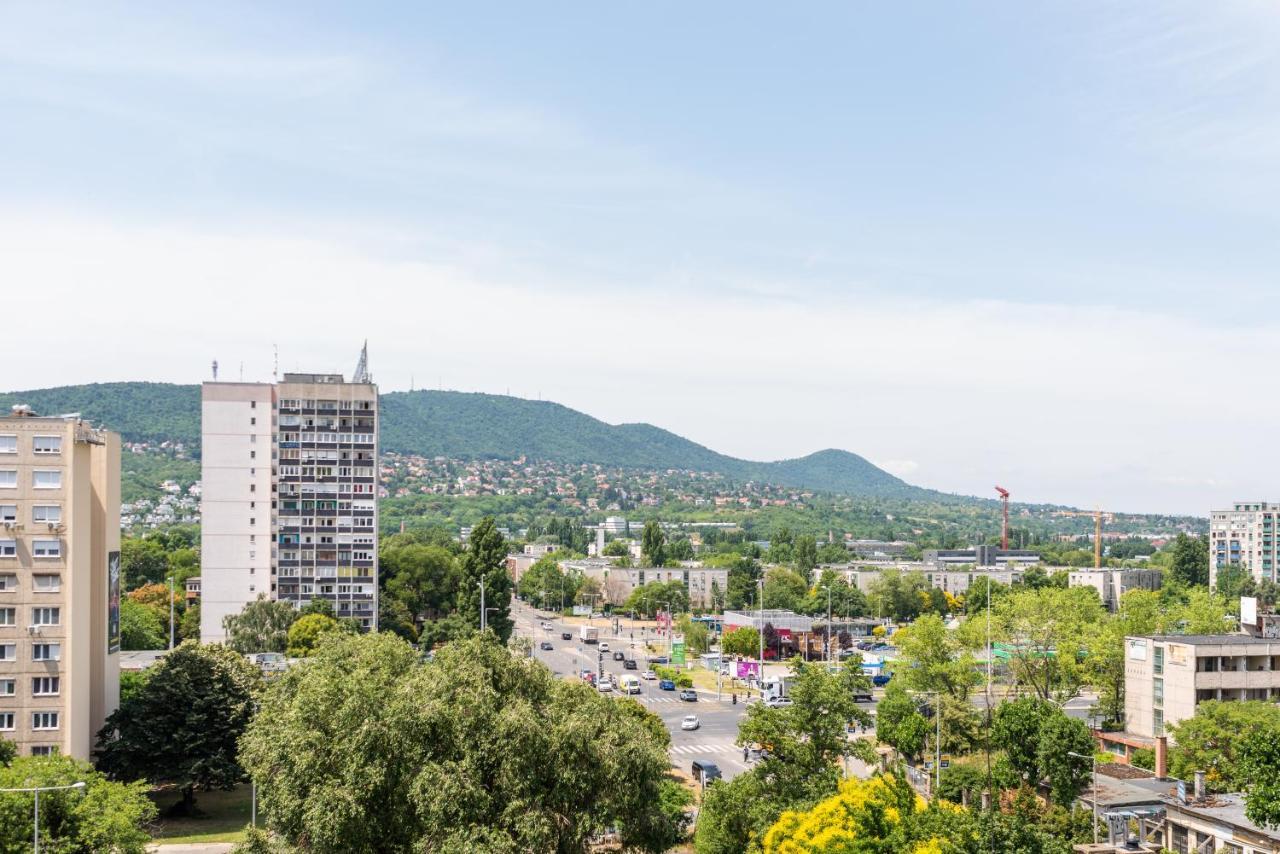 Sweet Home Apartman , 30Sqm Studio, Free Private Parking, Mountain View, Balcony, 20 Min From Downtown بودابست المظهر الخارجي الصورة