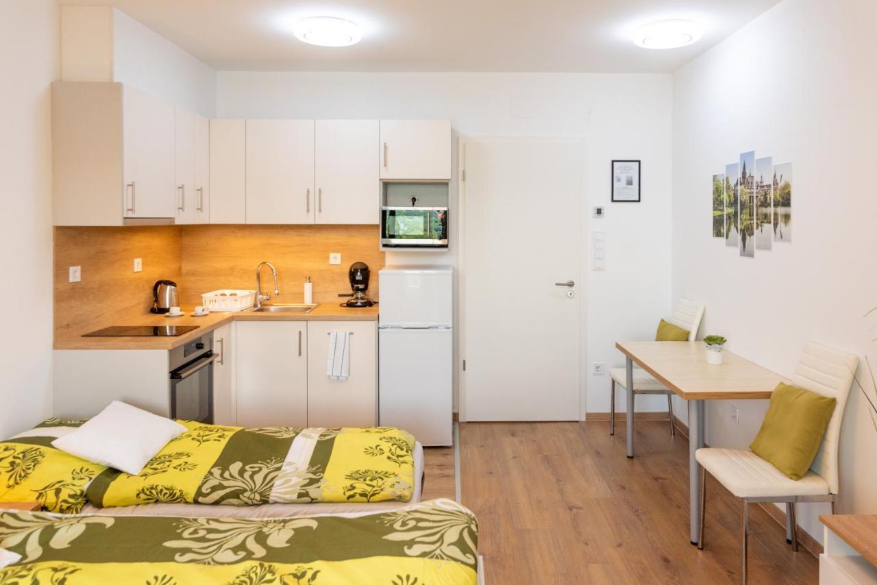 Sweet Home Apartman , 30Sqm Studio, Free Private Parking, Mountain View, Balcony, 20 Min From Downtown بودابست المظهر الخارجي الصورة