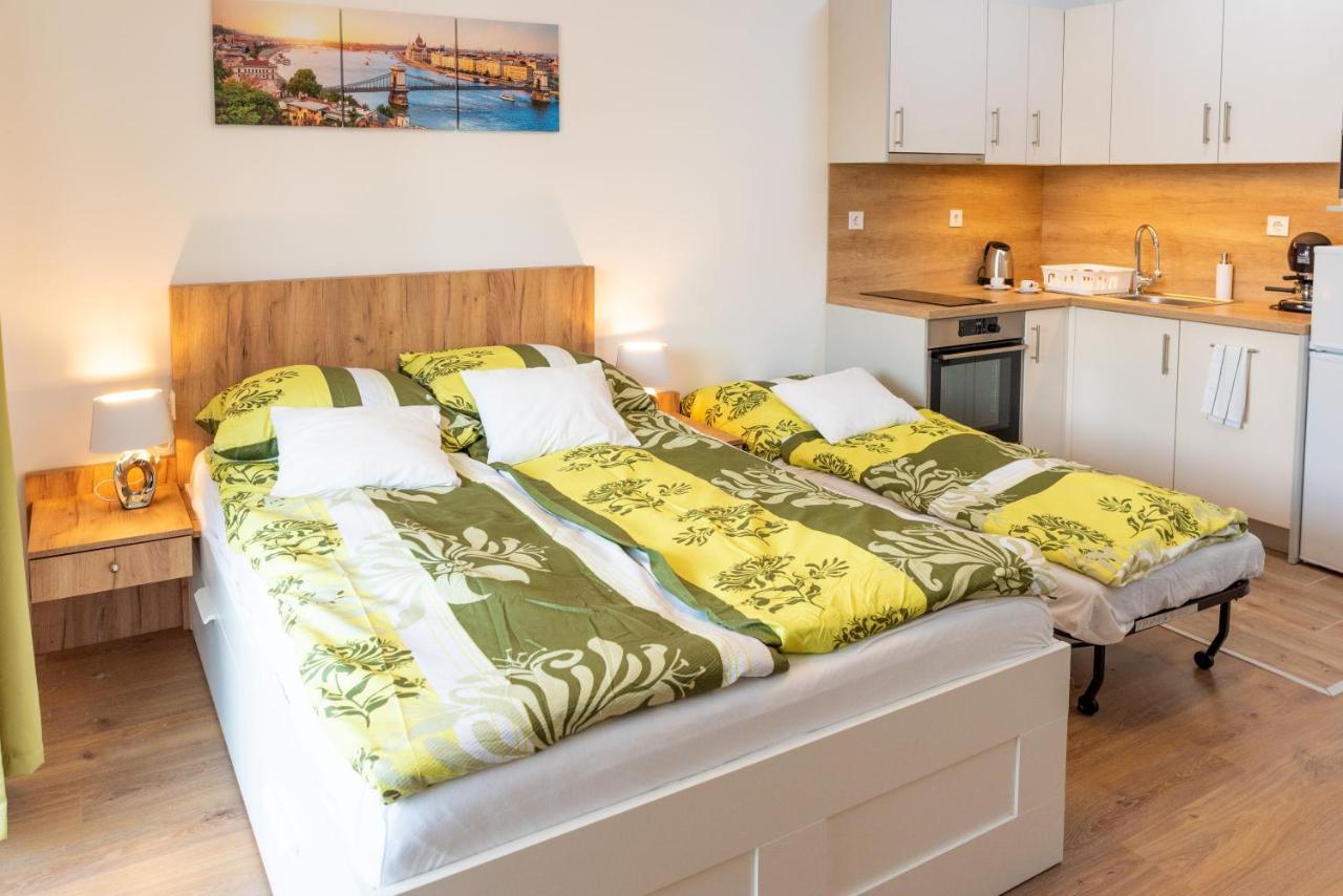 Sweet Home Apartman , 30Sqm Studio, Free Private Parking, Mountain View, Balcony, 20 Min From Downtown بودابست المظهر الخارجي الصورة
