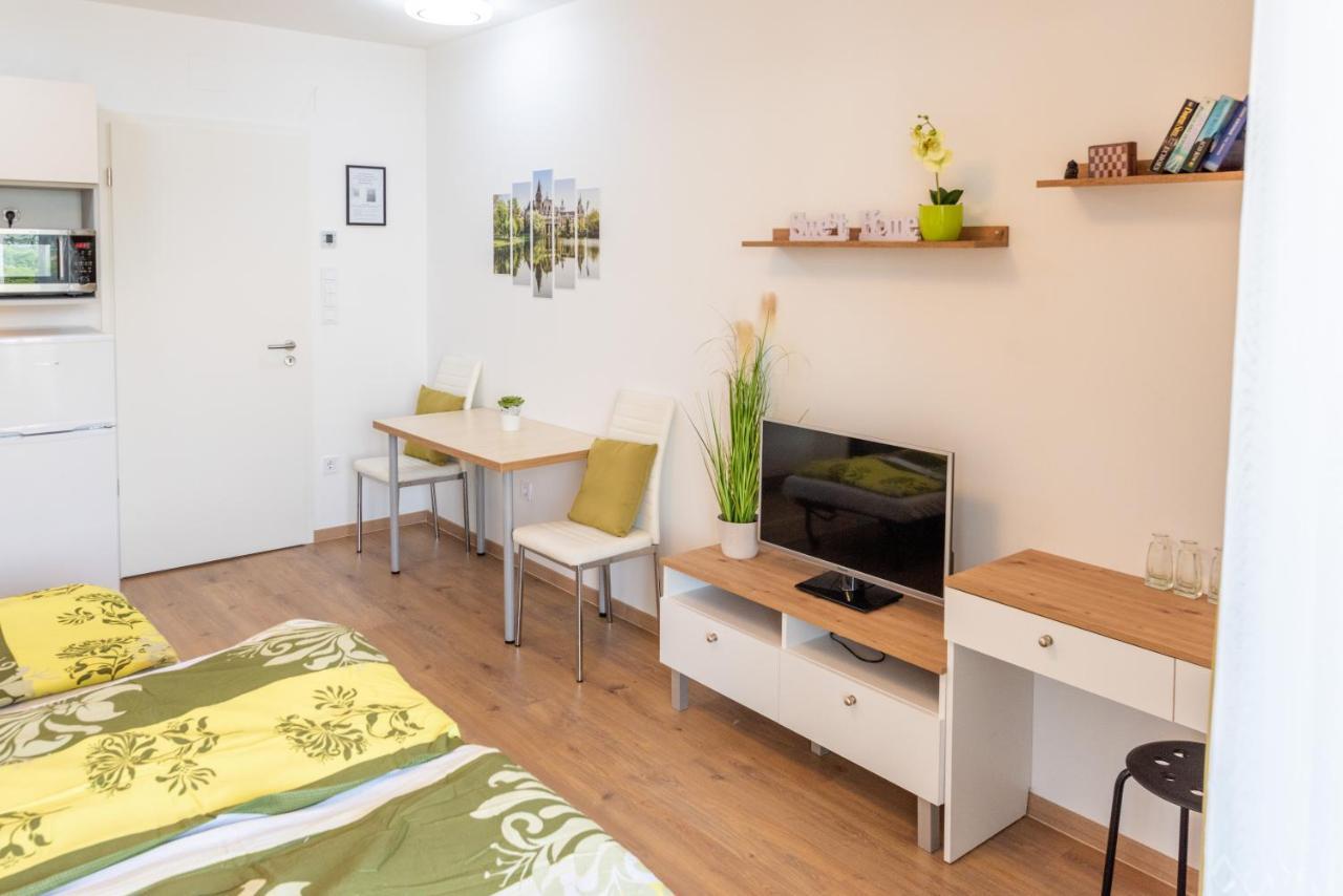 Sweet Home Apartman , 30Sqm Studio, Free Private Parking, Mountain View, Balcony, 20 Min From Downtown بودابست المظهر الخارجي الصورة