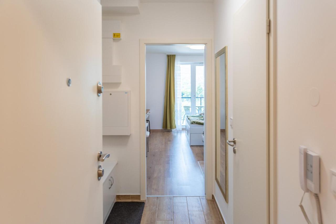 Sweet Home Apartman , 30Sqm Studio, Free Private Parking, Mountain View, Balcony, 20 Min From Downtown بودابست المظهر الخارجي الصورة